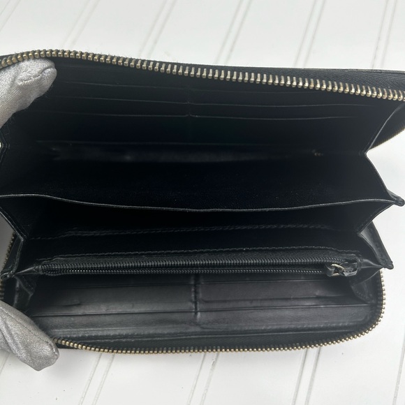 Gucci Black Guccissima Zip Around Wallet - Picture 12 of 14